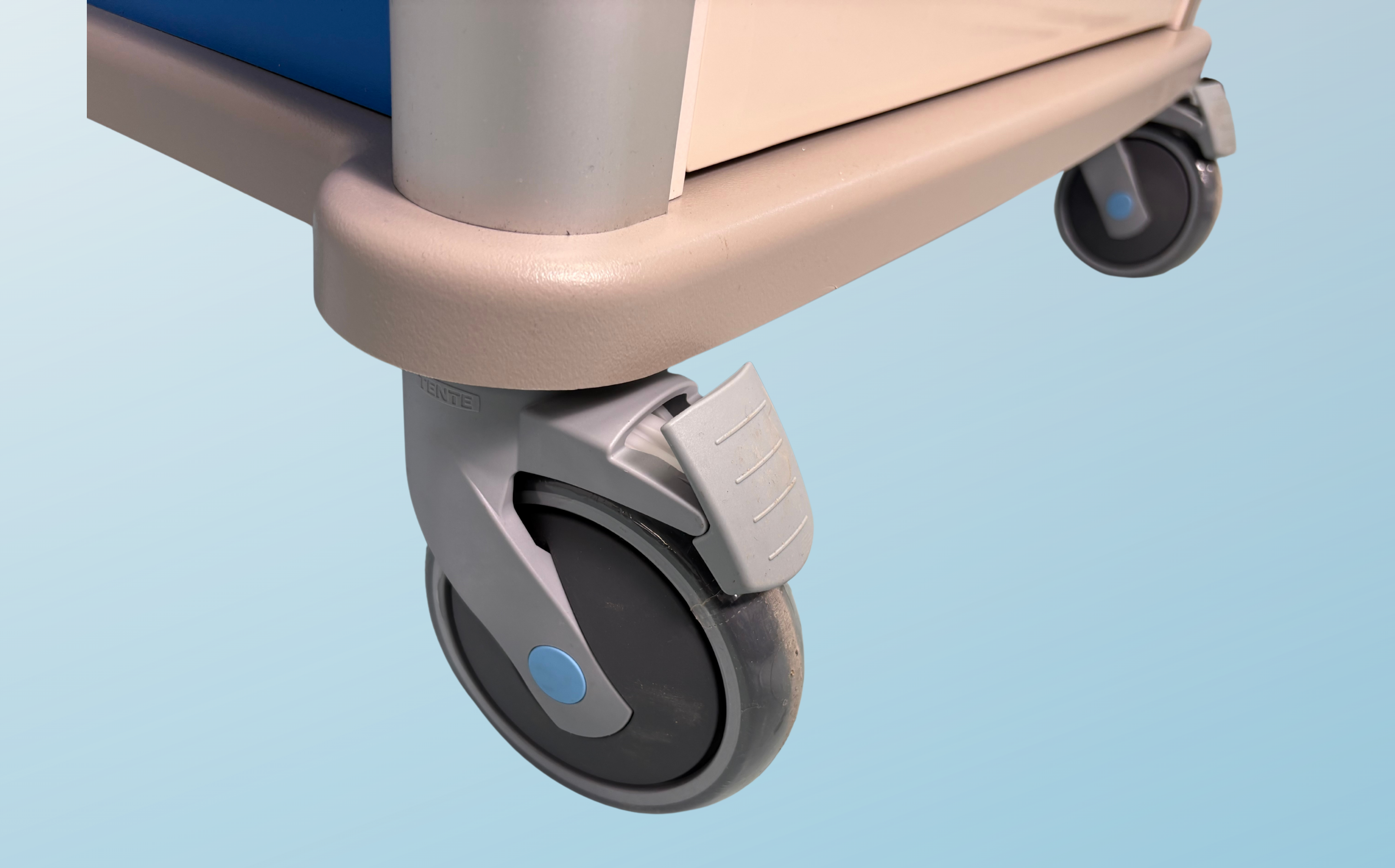 Chariot à médicaments Villard Eolis 600x400 avec serrure électronique et bacs de distribution (1006.01E30)